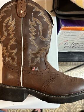 Justin Boots Brown Leather Western Heeled Boot with White Stitching
